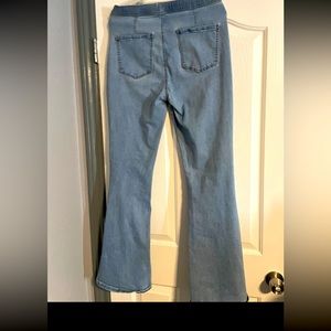 Strechy Bell Bottom Jeans